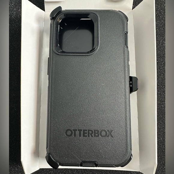 OTTERBOX Defender Series Black, iPhone 14 Pro - Picture 2 of 2